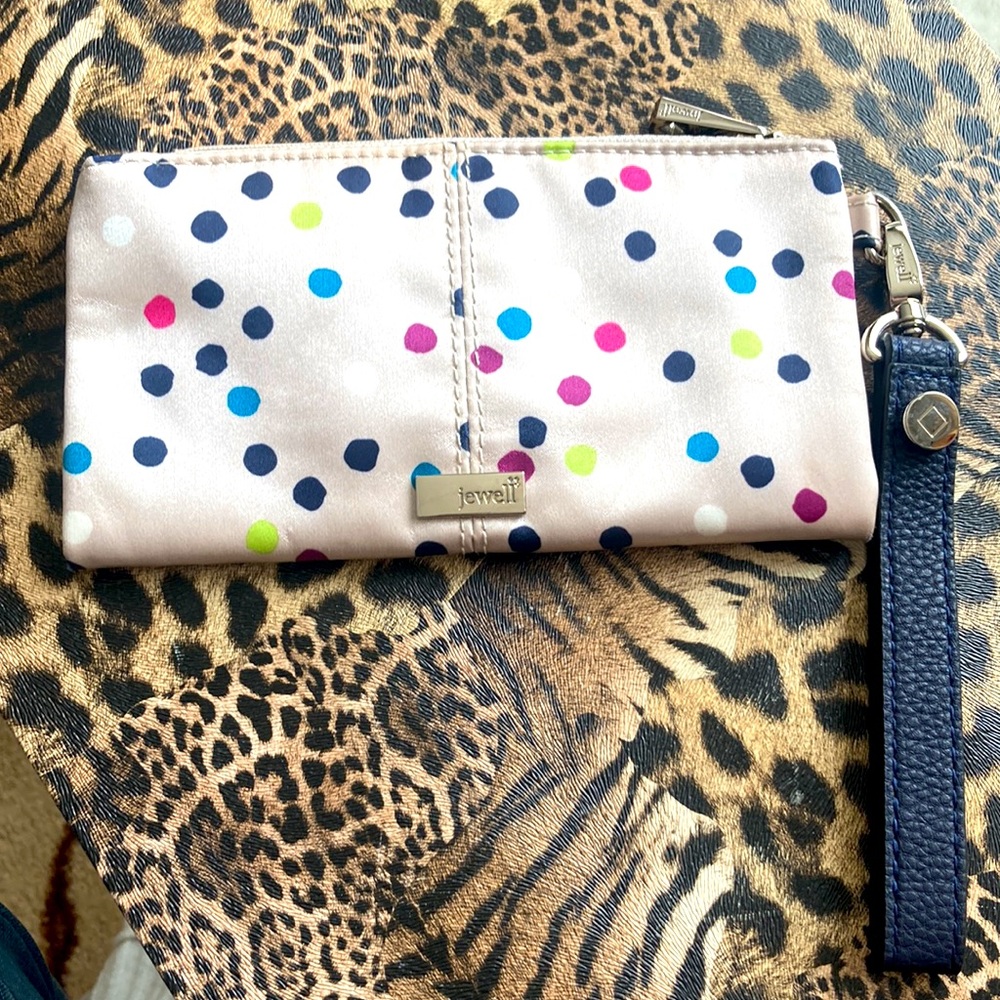 Jewell wristlet made by thirty one